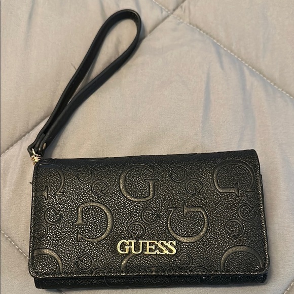 GUESS Black Wristlet Wallet - Picture 1 of 4